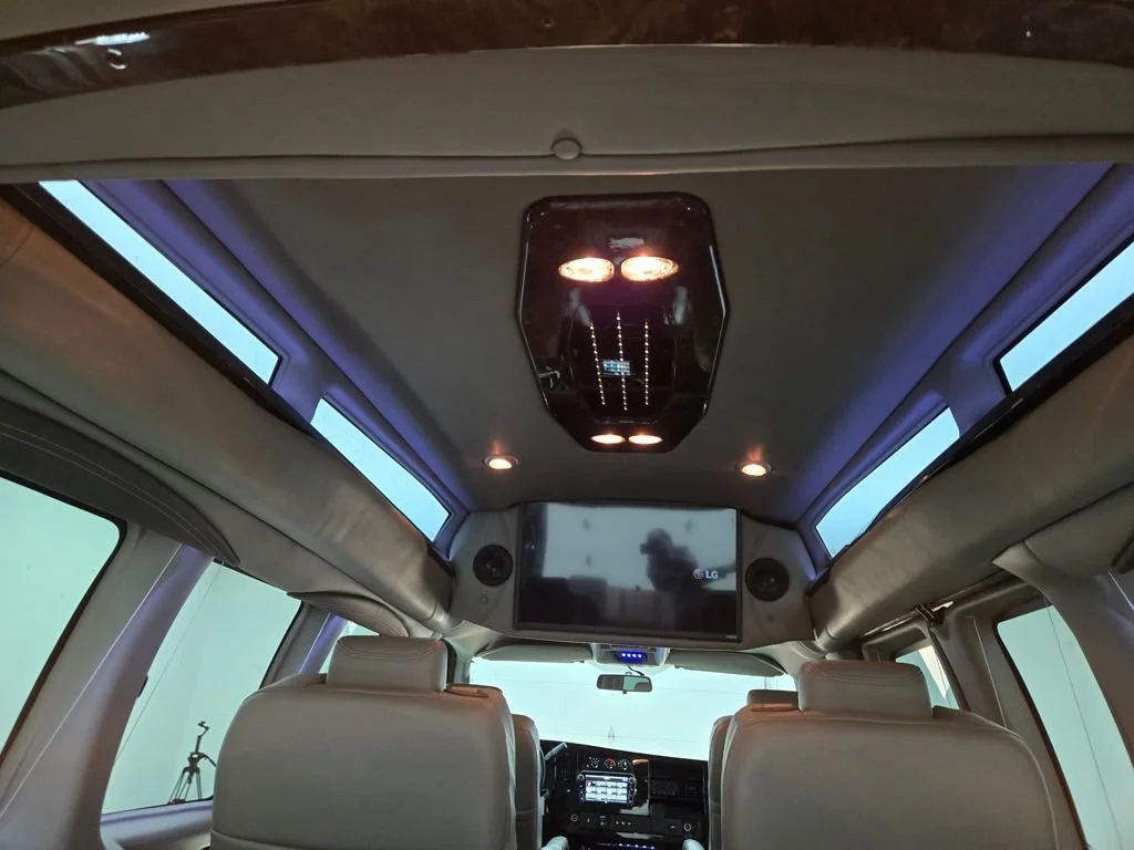 2023 GMC Savana Cargo Work Van - Photo 10