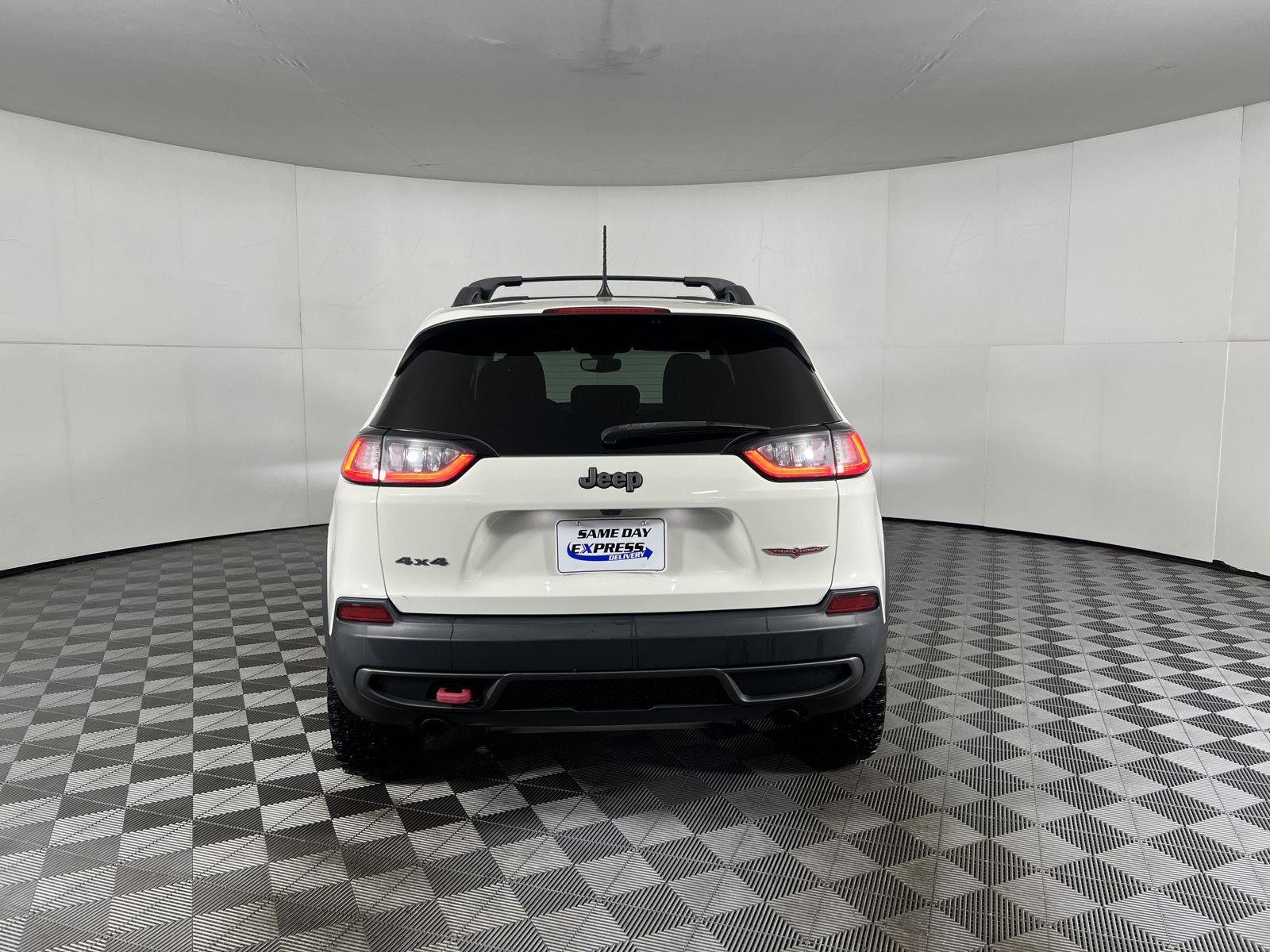 Used 2019 Pearl White Jeep Trailhawk Elite image 9