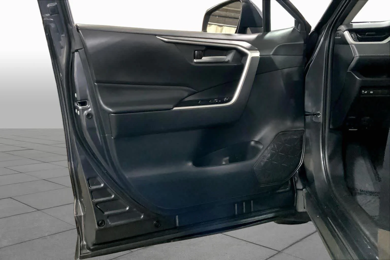 Used 2020 Magnetic Gray Metallic Toyota XLE image 22