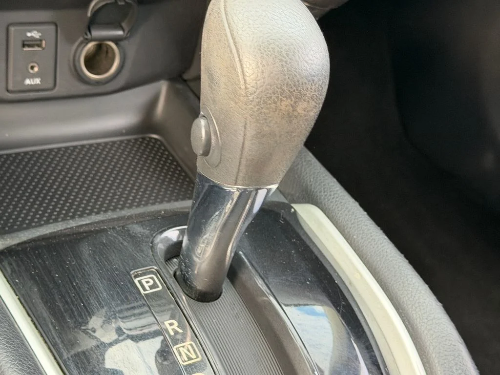Used 2014 Silver Nissan SV image 21