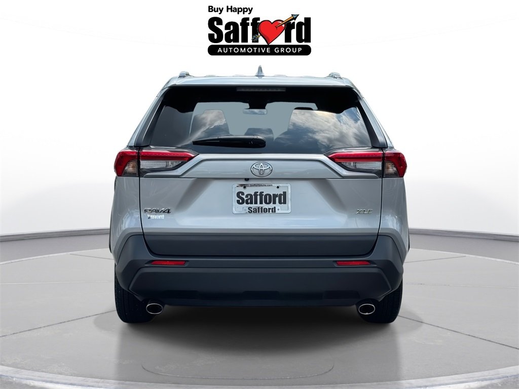 2024 Toyota RAV4 XLE photo 3