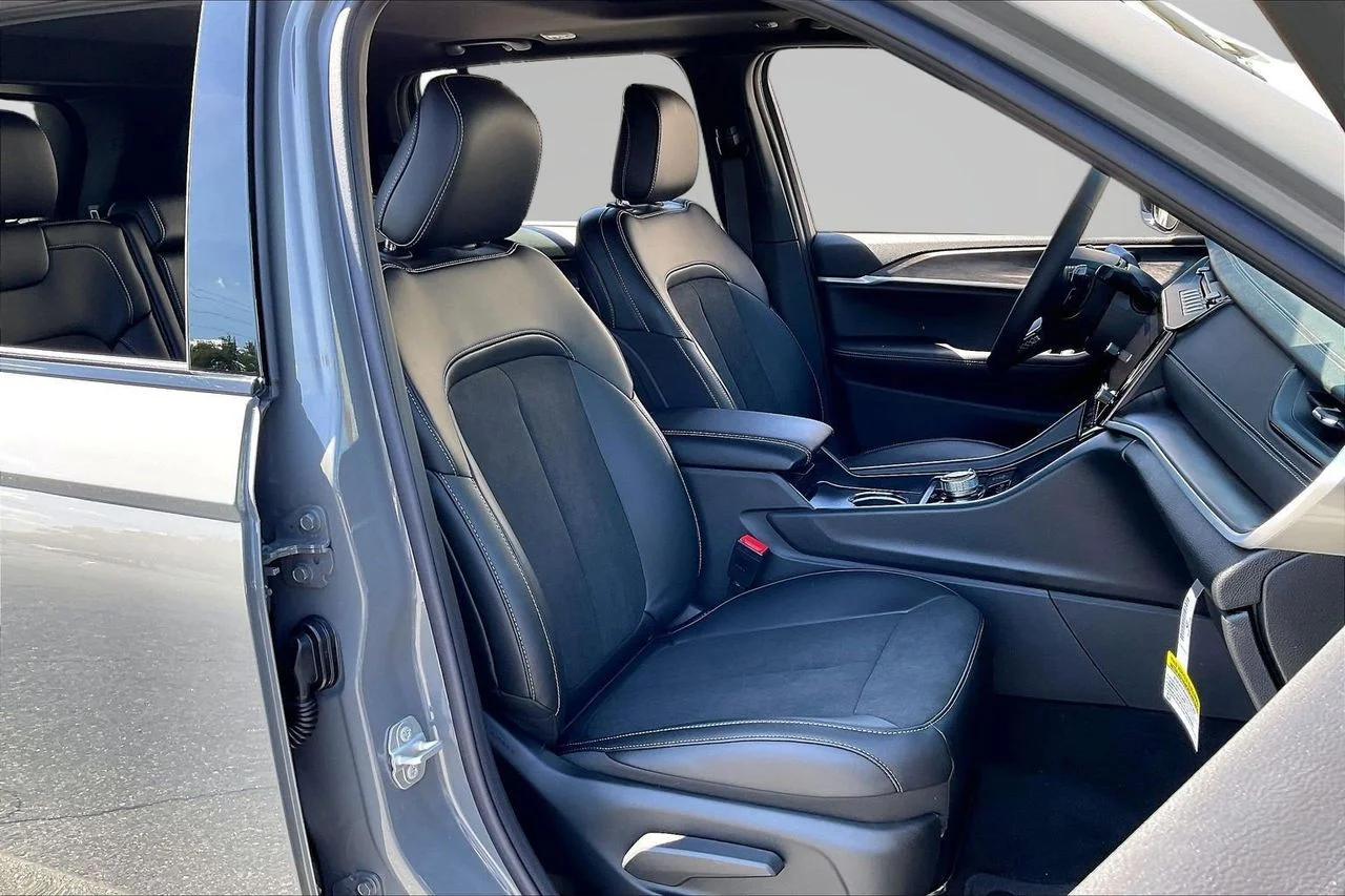 New 2027 Sting-Gray Clear-Coat Paint Jeep Altitude image 20