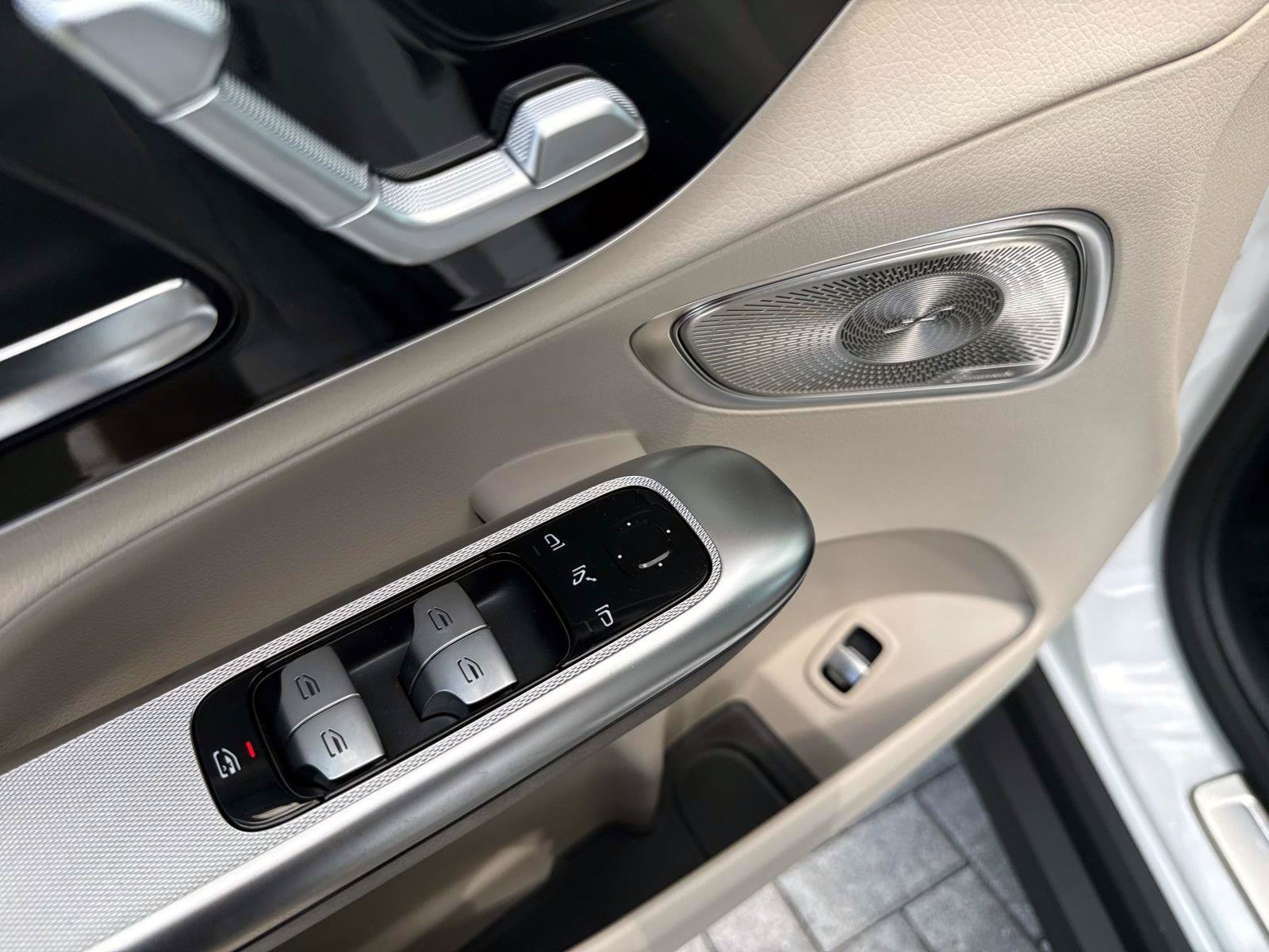 New 2026 Polar White Mercedes-Benz 300 SUV image 19