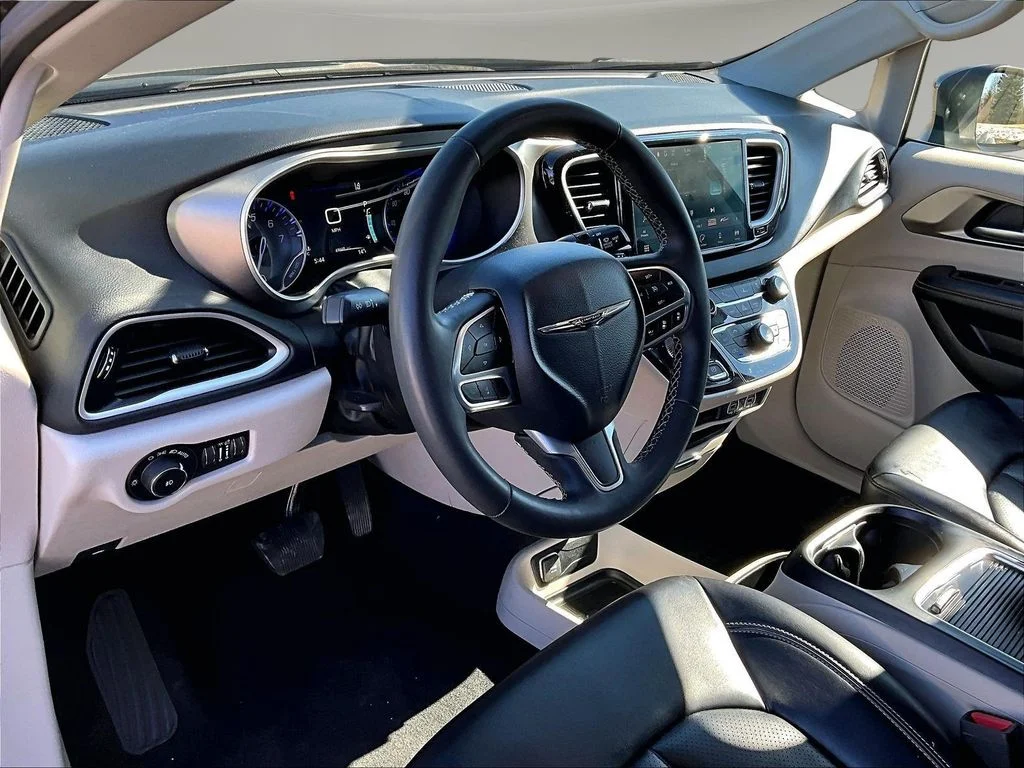 2023 Chrysler Pacifica Touring L - Photo 21
