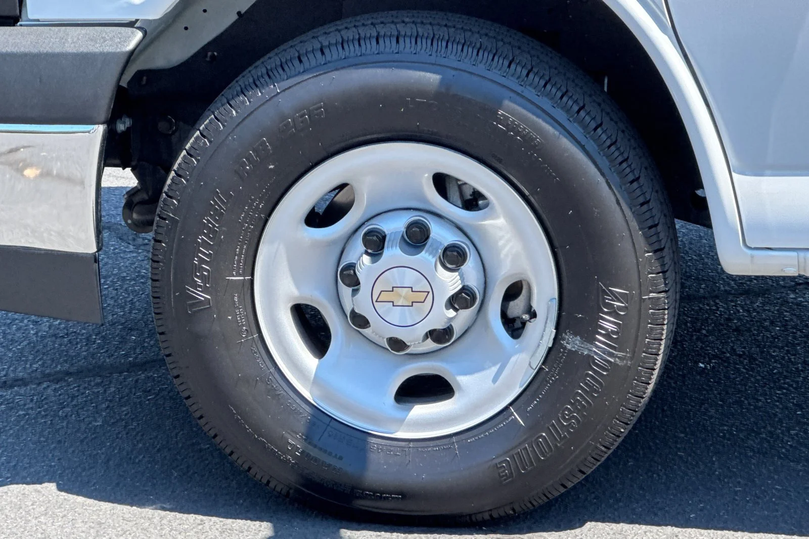 2025 Chevrolet Express Cutaway 3500 1WT view 22