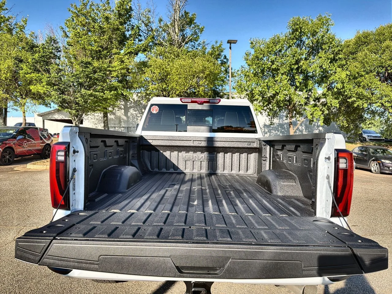 New 2026 Glacier White Tricoat GMC Denali Ultimate image 21