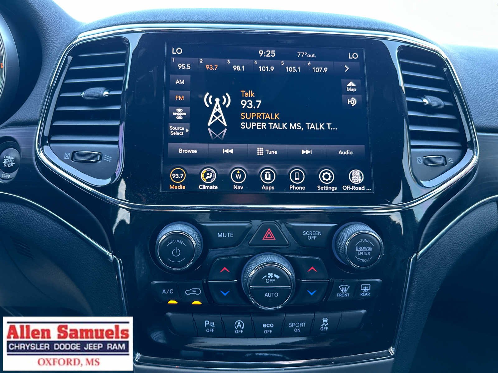 Used 2022 Bright White Clearcoat Jeep Limited image 24