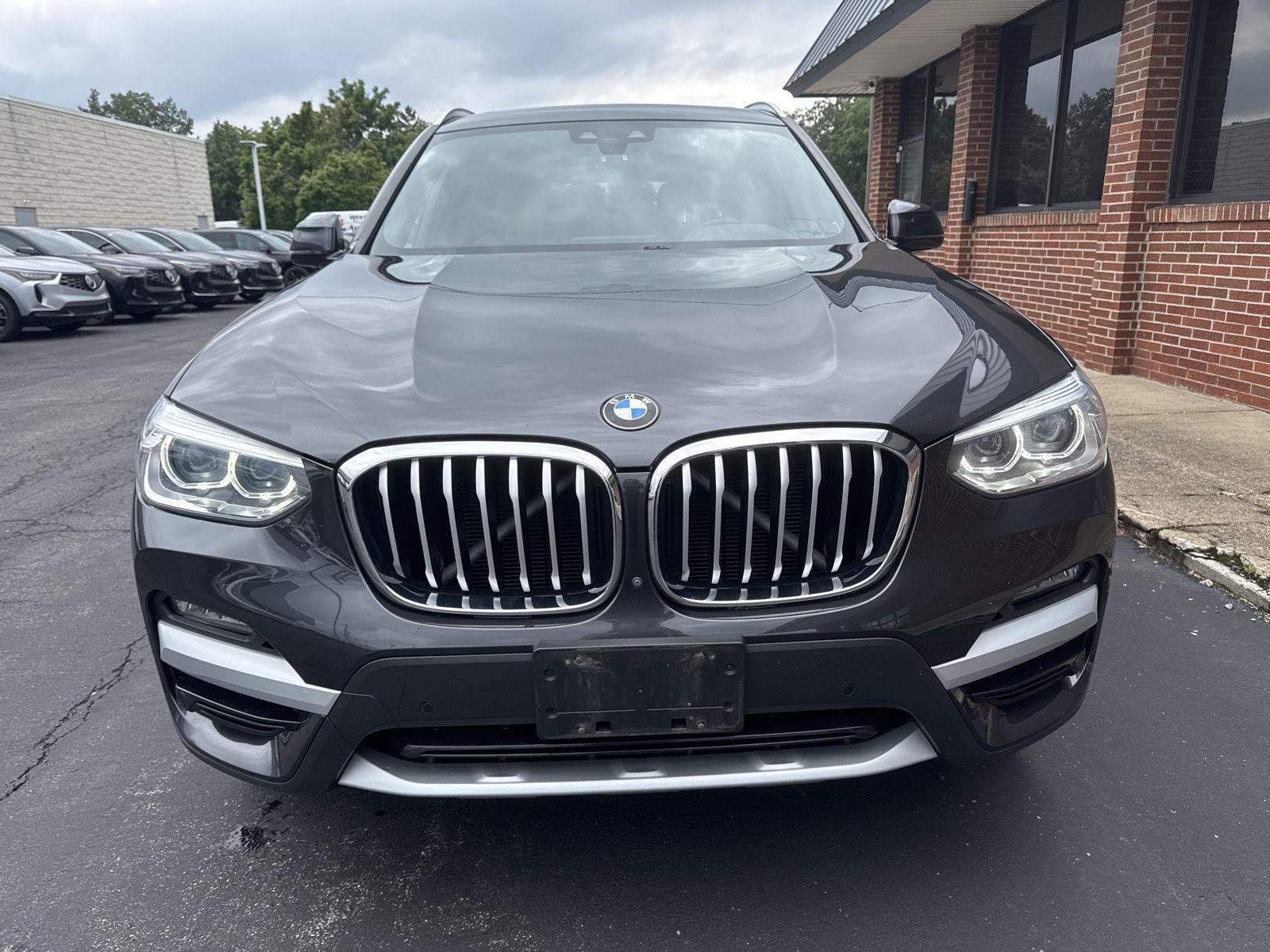 Used 2021 Dark Graphite Metallic BMW xDrive30i image 2