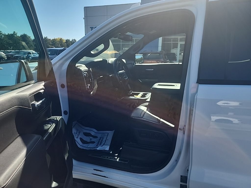 Used 2021 White GMC AT4 image 11