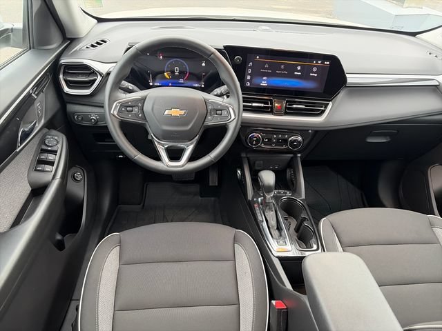Used 2025 Summit White Chevrolet LT image 17
