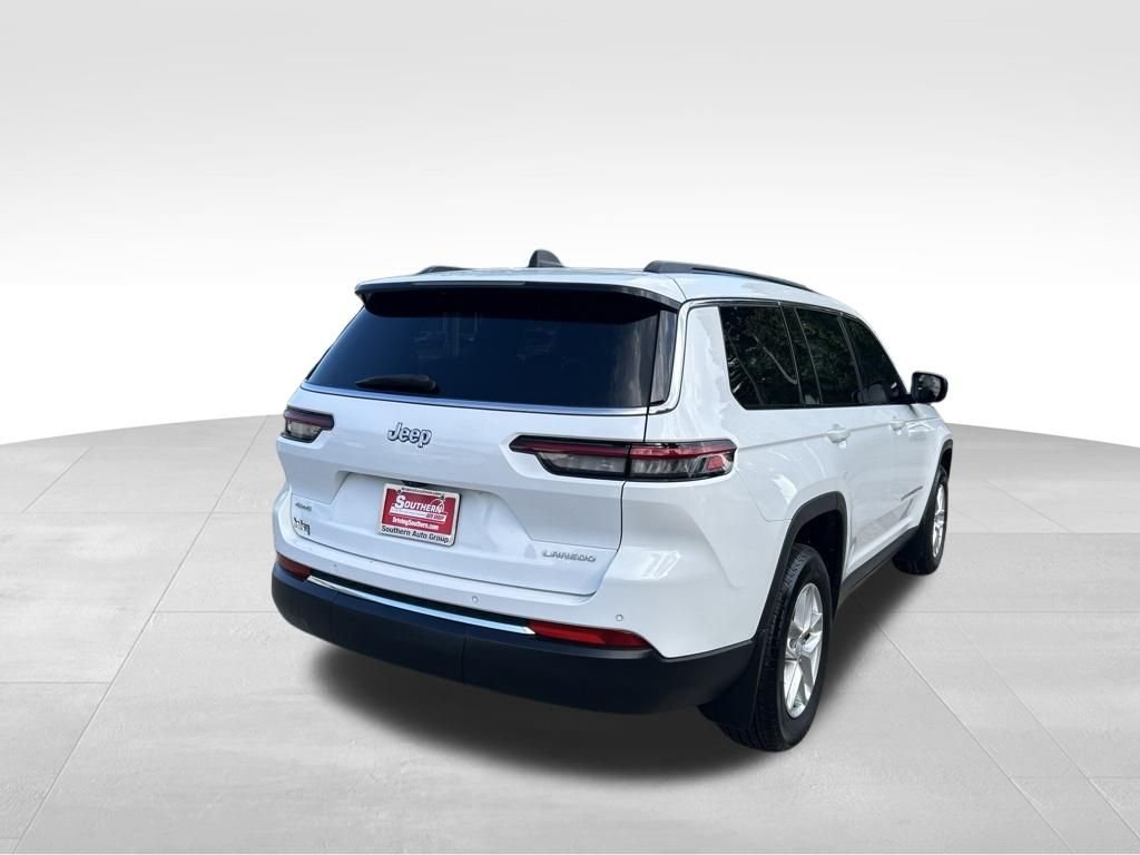 Used 2025 White Jeep Laredo image 5