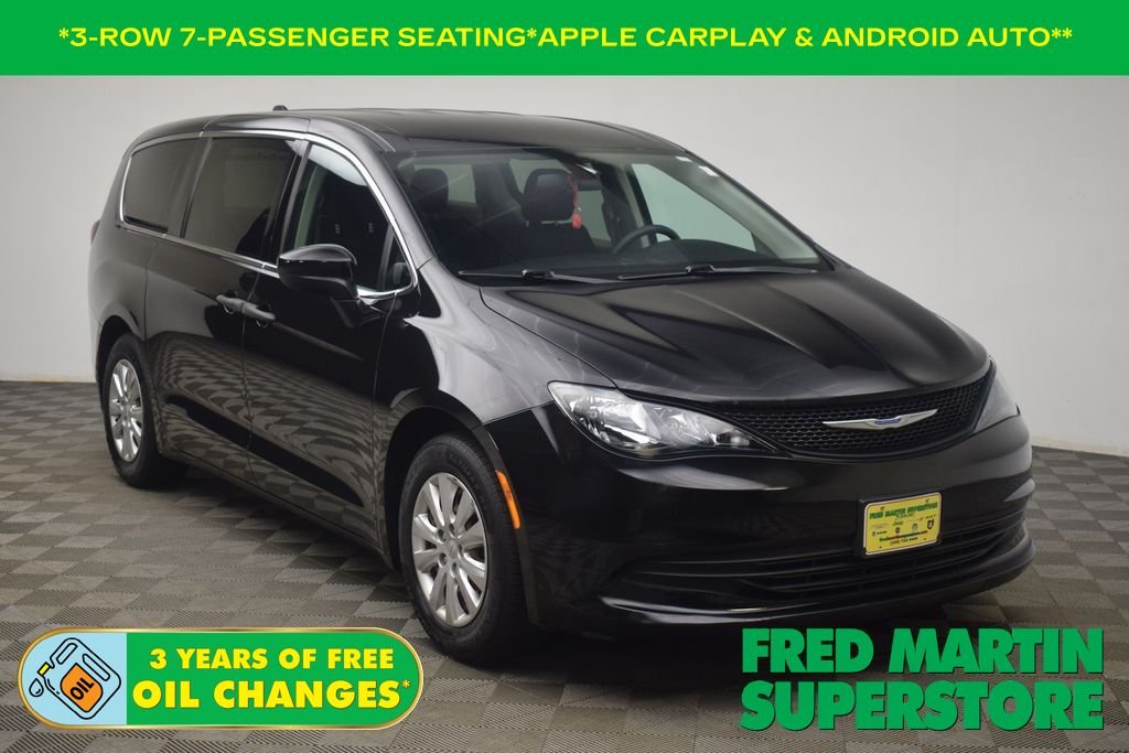 2019 Chrysler Pacifica L's photo