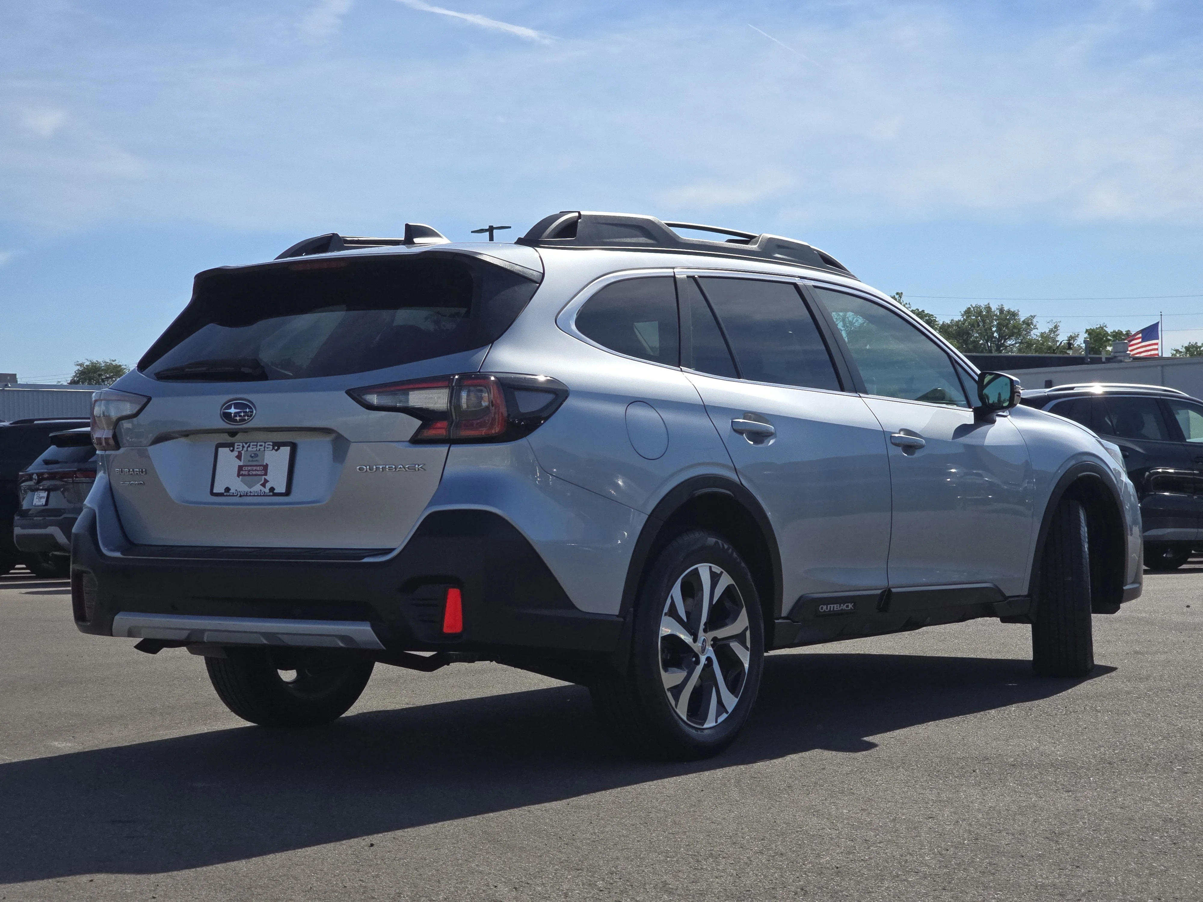 Used 2022 Ice Silver Metallic Subaru Limited image 7
