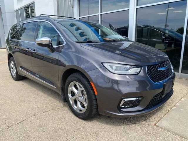 2023 Chrysler Pacifica Limited AWD's photo