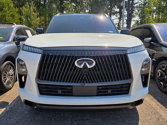 Used 2025 Black INFINITI AUTOGRAPH image 2