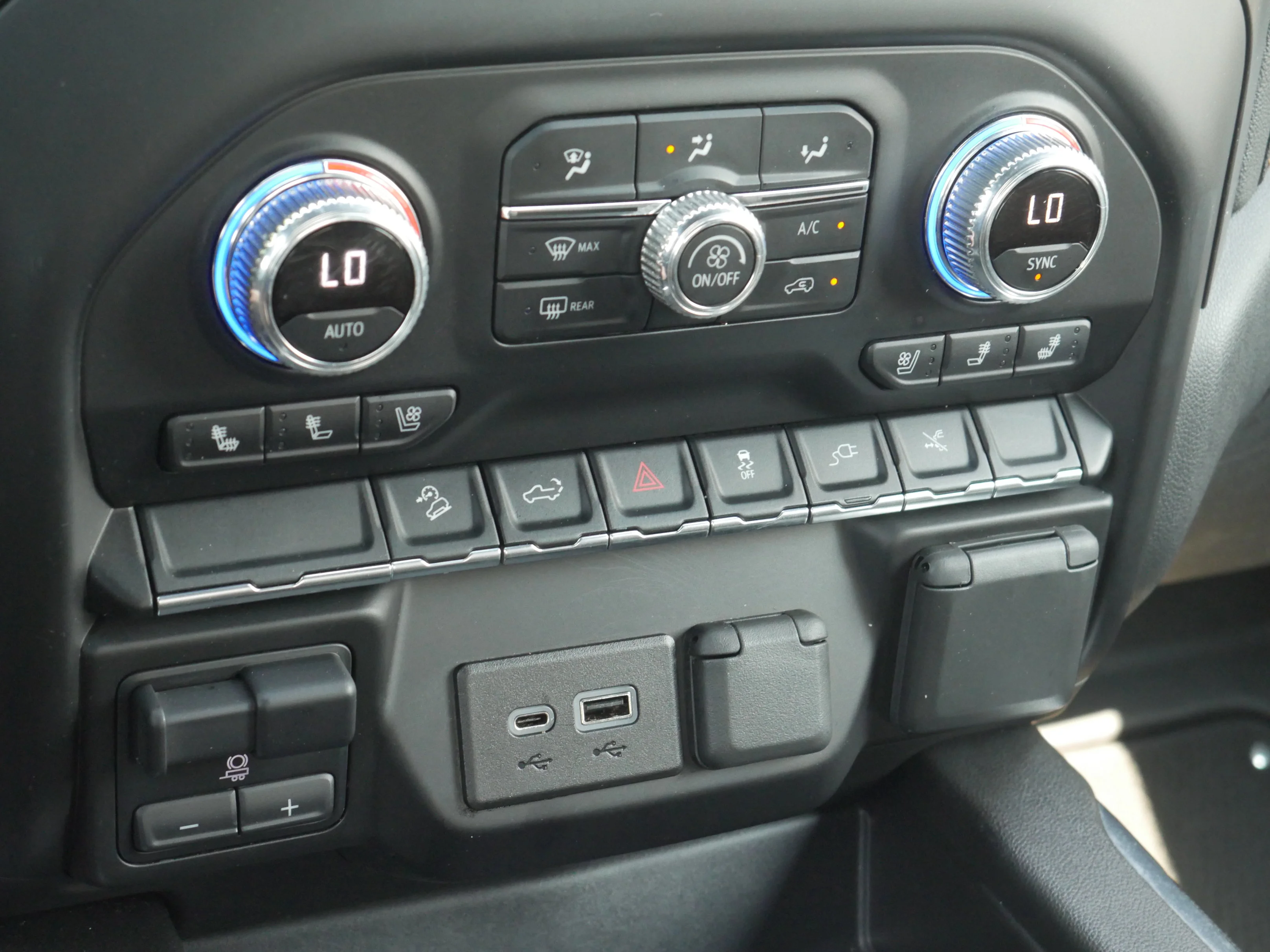Used 2022 Onyx Black GMC AT4 image 13
