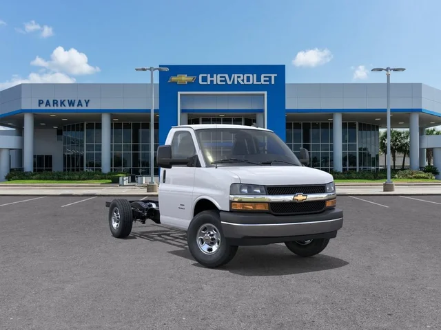 2025 Chevrolet Express Cutaway 3500 1WT