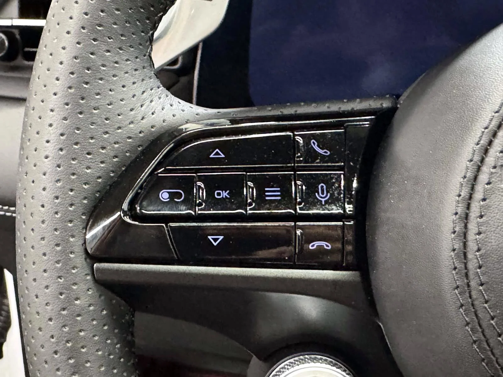 Used 2025 White Maserati  image 23