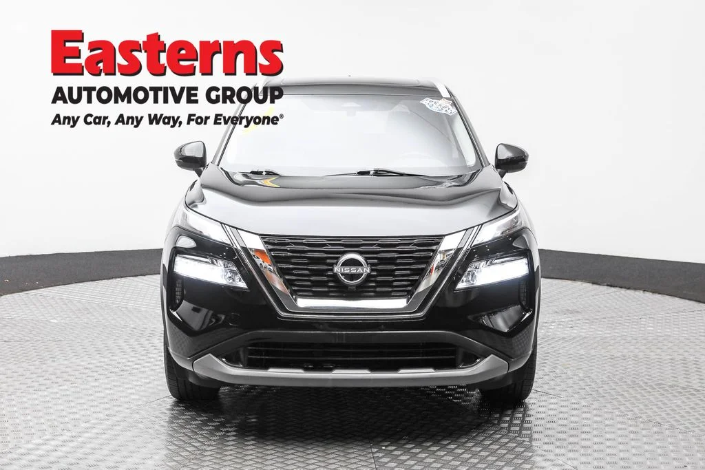 Used 2022 Black Nissan SV image 2