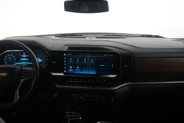 Used 2022 Iridescent Pearl Tricoat Chevrolet High Country image 29