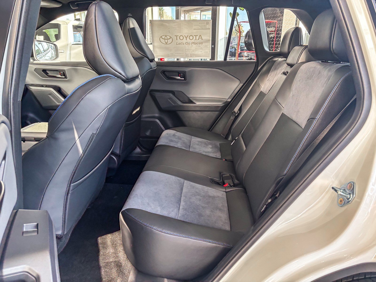 New 2026 Wind Chill Pearl with Midnight Black Metallic roof <sup>1</sup> Toyota  XSE image 20
