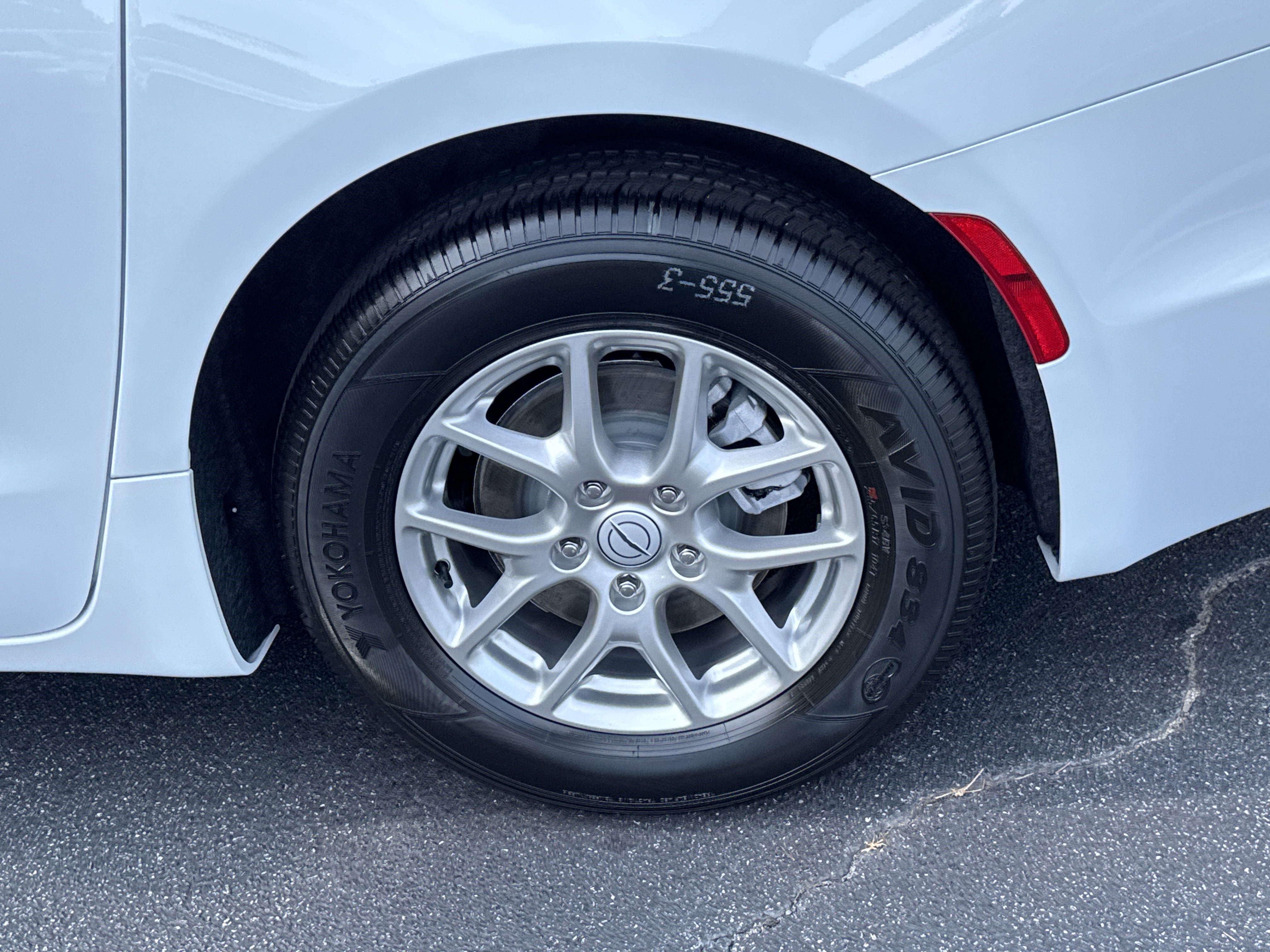New 2025 Bright White Clearcoat Chrysler LX image 13