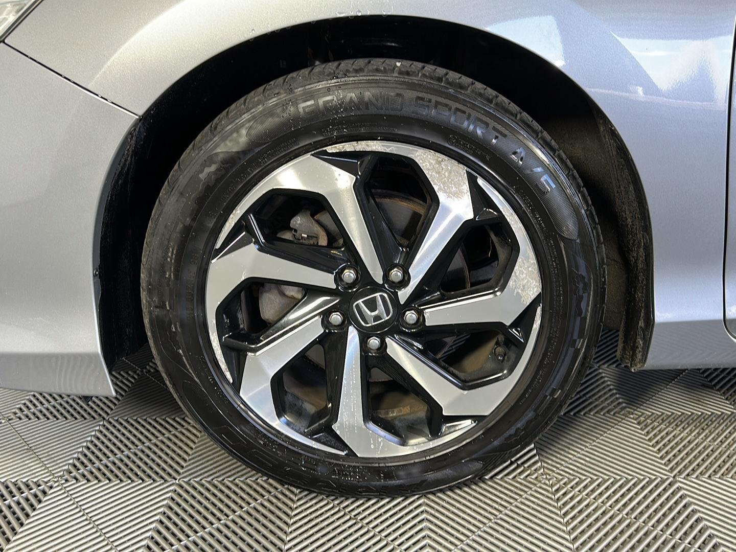 Used 2017 Lunar Silver Metallic Honda EX image 6