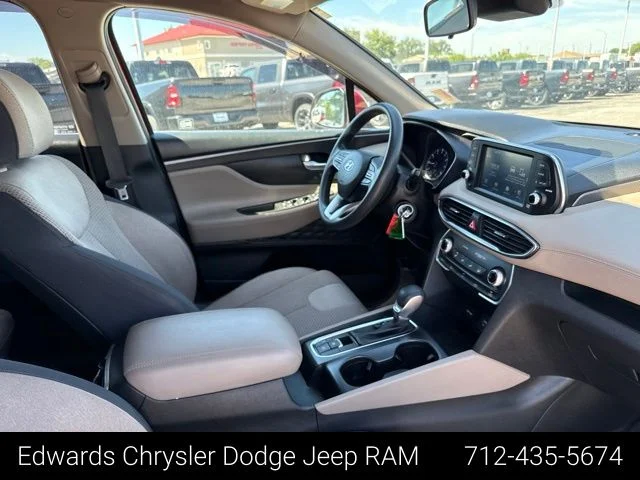 Used 2019 Red Hyundai SE image 31