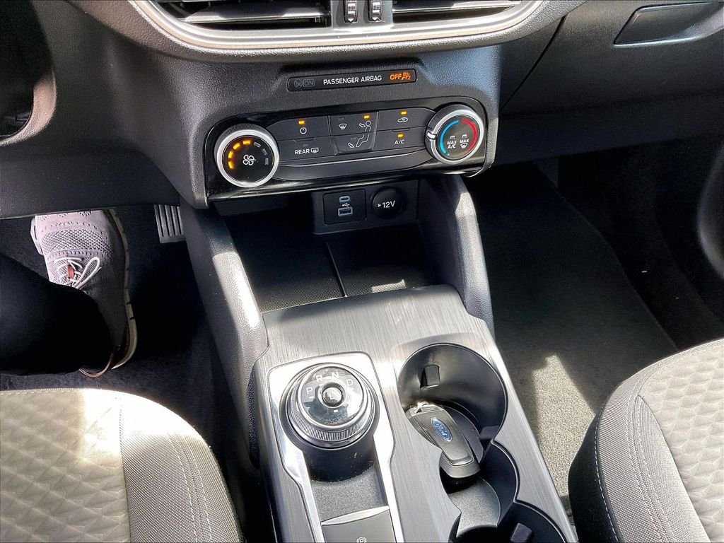 Used 2022 Black Ford SE image 25