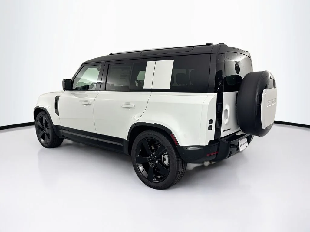 New 2026 Fuji White Land Rover X-Dynamic SE image 7