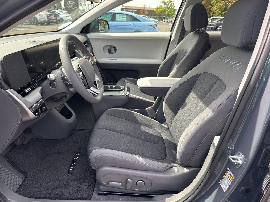 New 2027 Green Hyundai SE Standard Range image 14