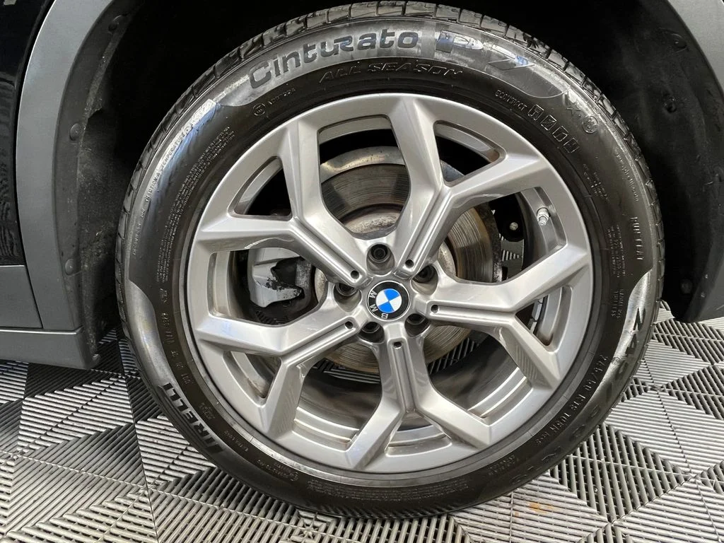Used 2023 Black BMW xDrive30i image 15