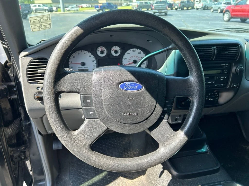 Used 2005 Black Ford  image 12