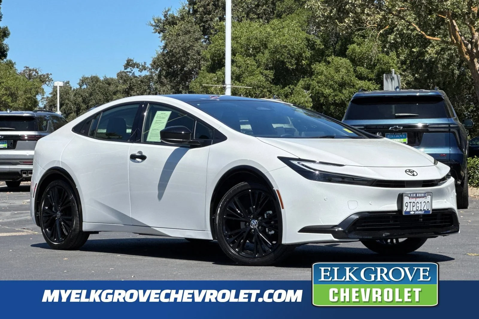 Used 2025 Off-white Toyota Nightshade image 1