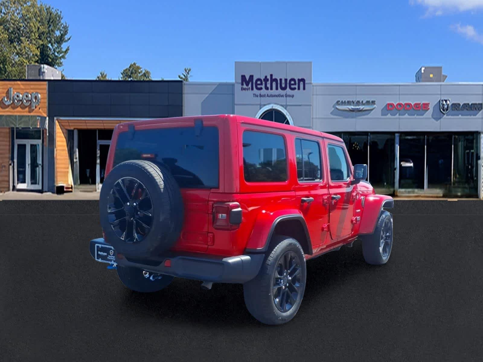 Used 2024 Firecracker Red Clearcoat Jeep Sahara image 4