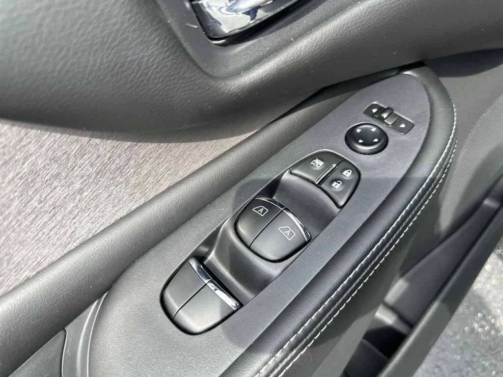Used 2023 Black Nissan SL image 19