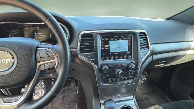 Used 2018 White Jeep Altitude image 11