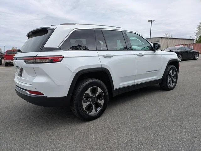 Used 2022 White Jeep 4xe image 4