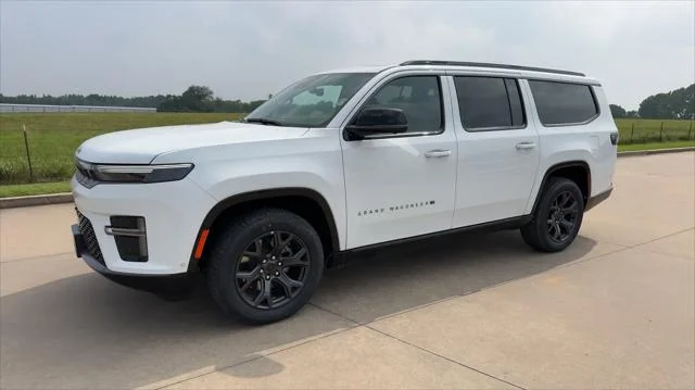 New 2026 Bright White Clear-Coat Exterior Paint Jeep Limited Altitude image 5