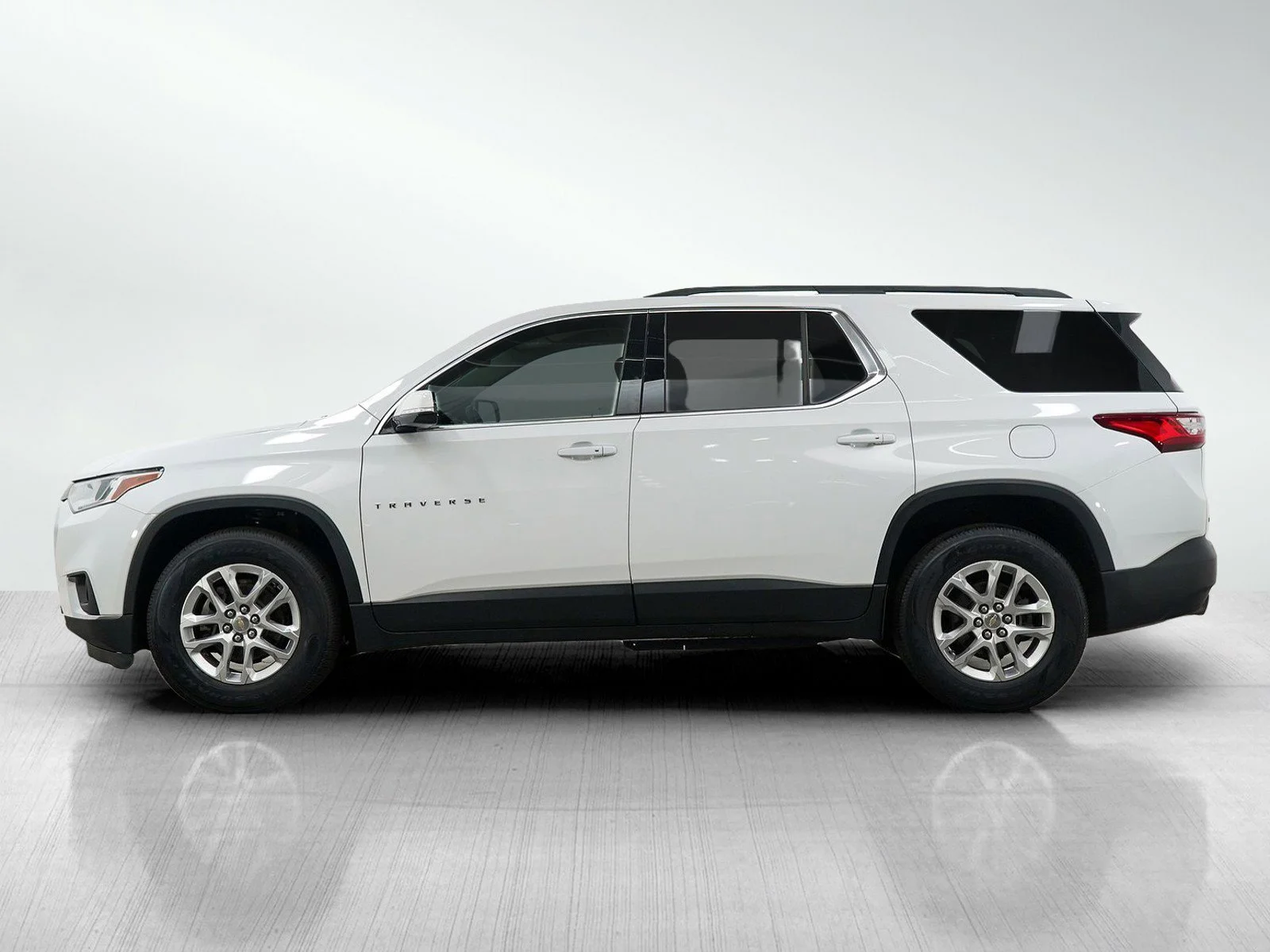 Used 2019 Chevrolet Traverse 1LT with VIN 1GNEVGKW9KJ277476 for sale in Minneapolis, Minnesota