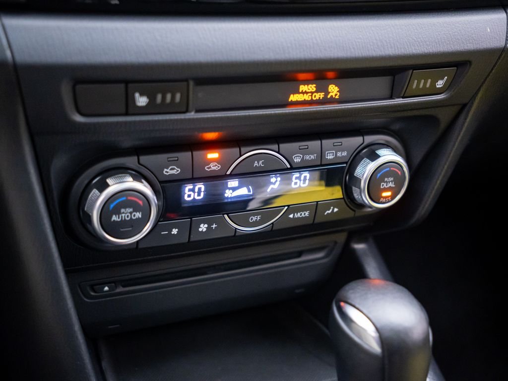 Used 2016 Blue Reflex Mica Mazda i Grand Touring image 28