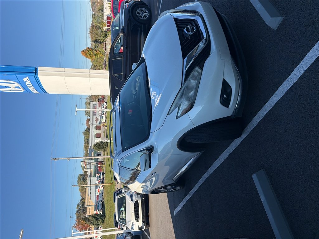 Used 2016 PEARL WHITE Nissan Platinum image 4