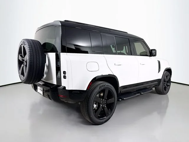 New 2026 Fuji White Land Rover X-Dynamic SE image 5