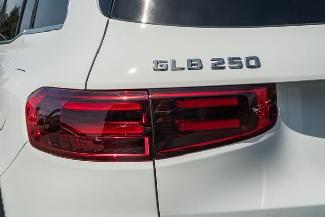 New 2026 Polar White Mercedes-Benz GLB 250 image 7