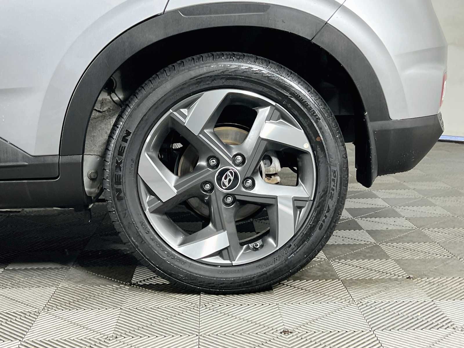 Used 2025 Shimmering Silver Hyundai SEL image 30