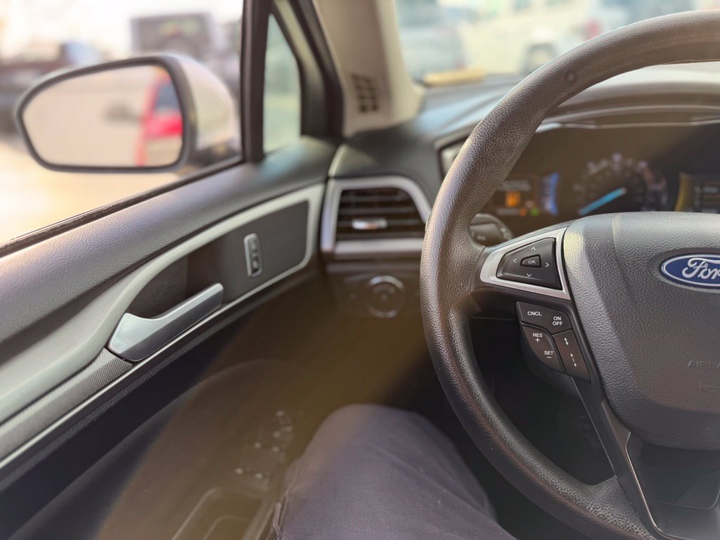 Used 2019 Ingot Silver Ford SE image 7