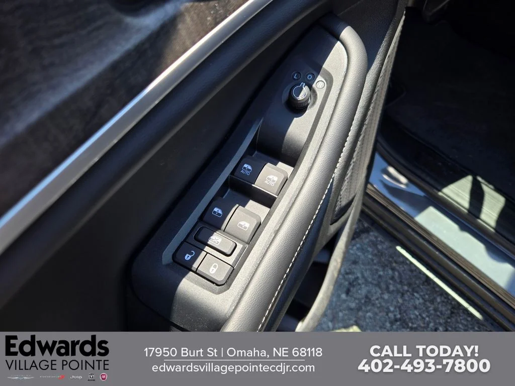 New 2026 Baltic Gray Metallic Clear-Coat Exterior Paint Jeep Laredo image 11