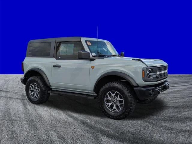 Certified Used 2023 Cactus Green / Gray Ford Badlands image 2