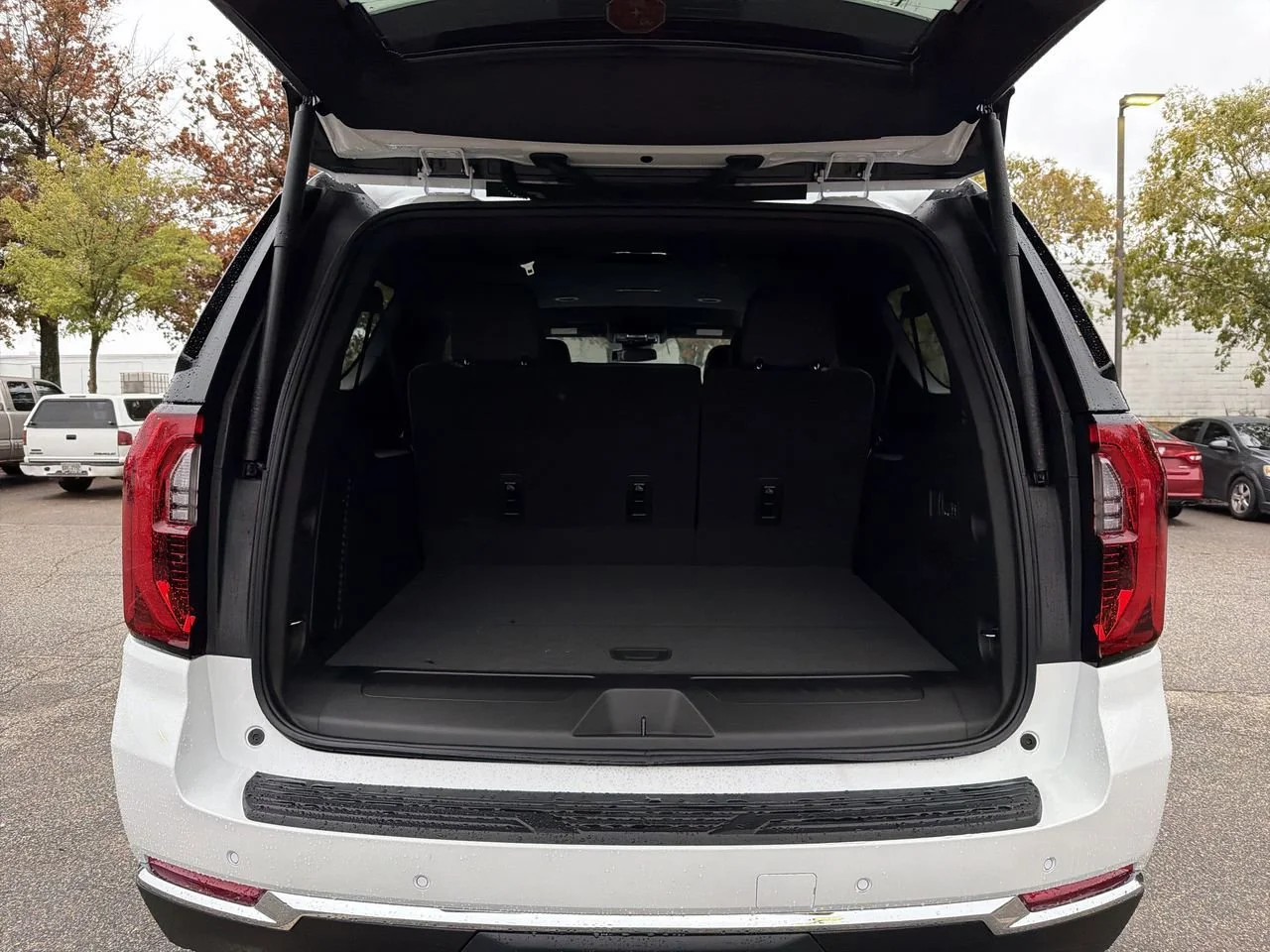 Used 2026 Summit White GMC Elevation image 21