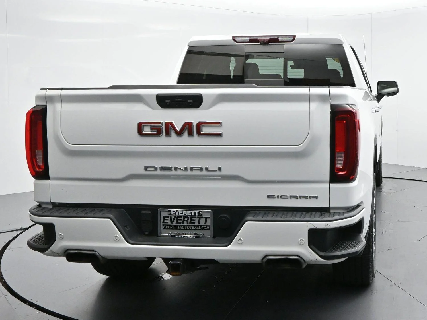 Used 2023 Summit White GMC Denali image 6